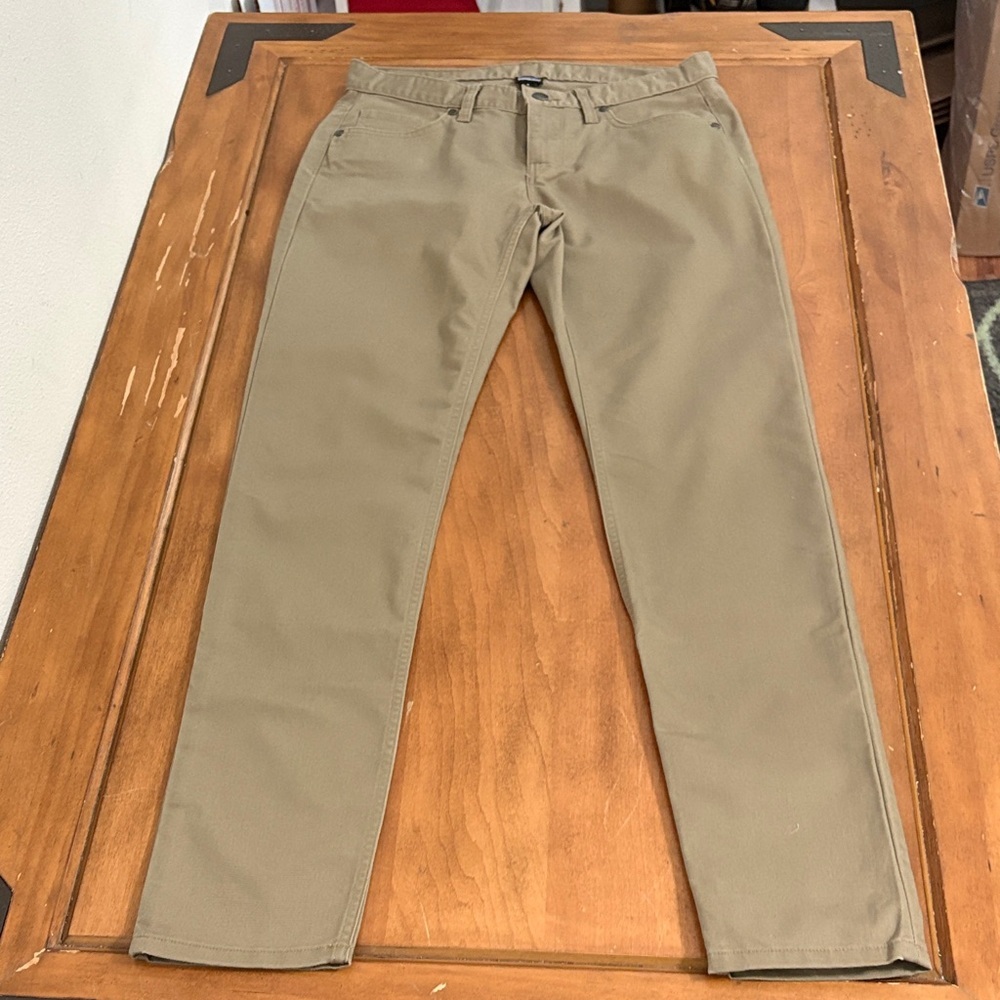 Patagonia Classic Khaki Chinos Size 6